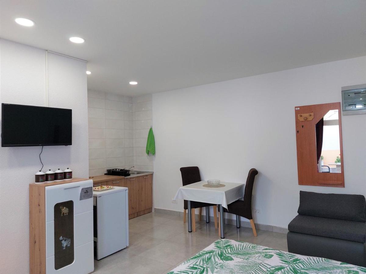 Amore House With Apartment Umag Exterior photo